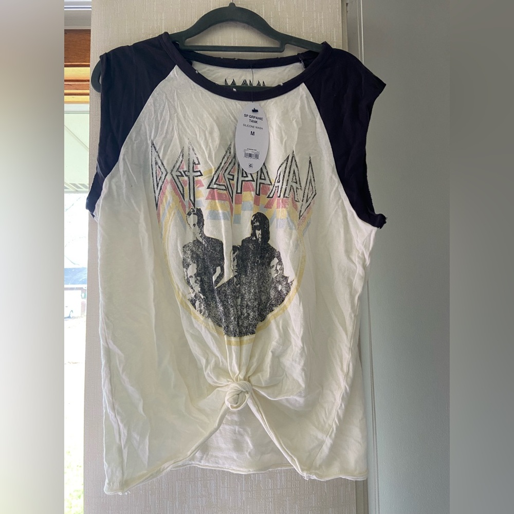 NWT Def Leopard graphic shirt